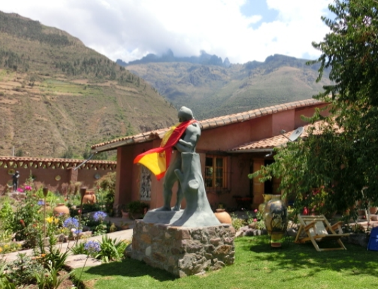 bandera en andes peruanos