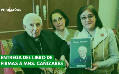 Entrega del Libro de Firmas al Cardenal Cañizares